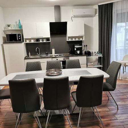 Freedom Apartman Hajdúszoboszló Buitenkant foto