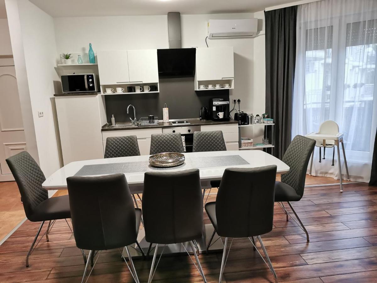 Freedom Apartman Hajdúszoboszló Buitenkant foto
